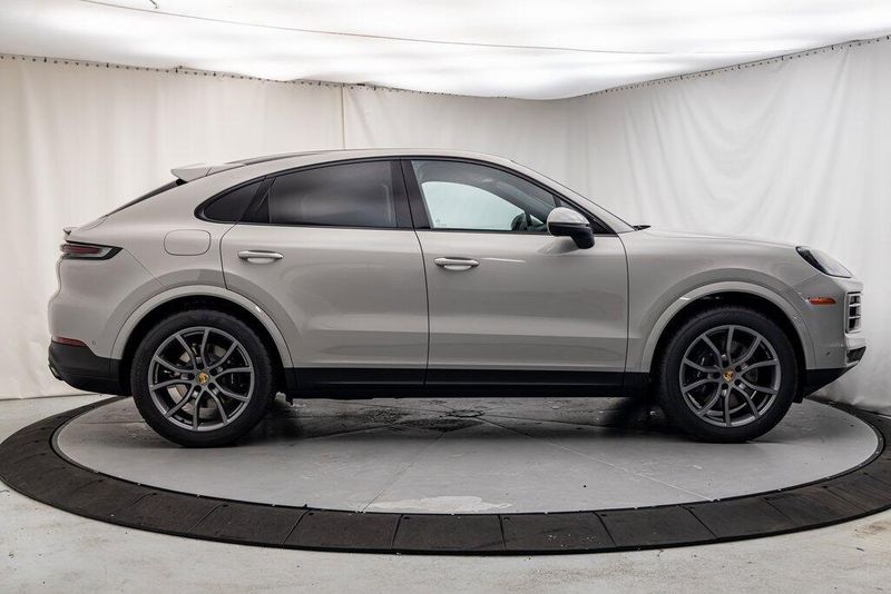 2024 Porsche Cayenne BaseImage 6