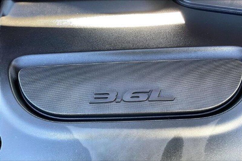 Used 2023 Chrysler Voyager LXImage 32