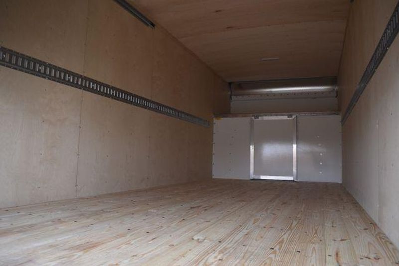 New 2025 Chevrolet Express 3500 Work VanImage 17