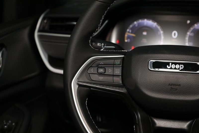 2025 Jeep Grand Cherokee Altitude 4x2Image 21