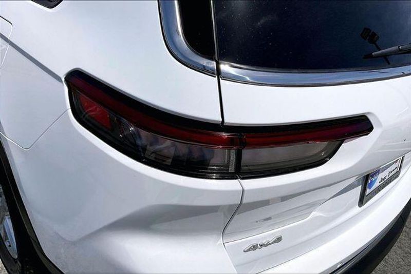 Used 2025 Jeep Grand Cherokee L LaredoImage 28