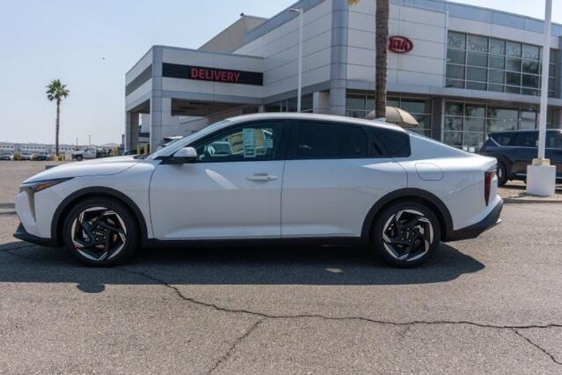 New 2025 Kia K4 EXImage 4