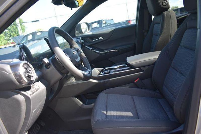 New 2027 Chevrolet Equinox LTImage 24