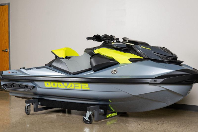 2024 SEADOO RXPX WITH SOUND SYSTEM ICE METAL AND MANTA GREEN 
