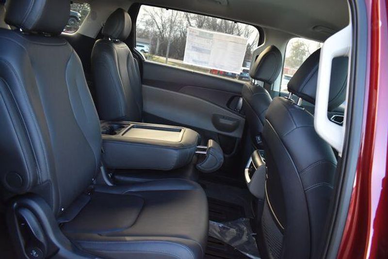 New 2026 Kia Carnival Hybrid EXImage 16