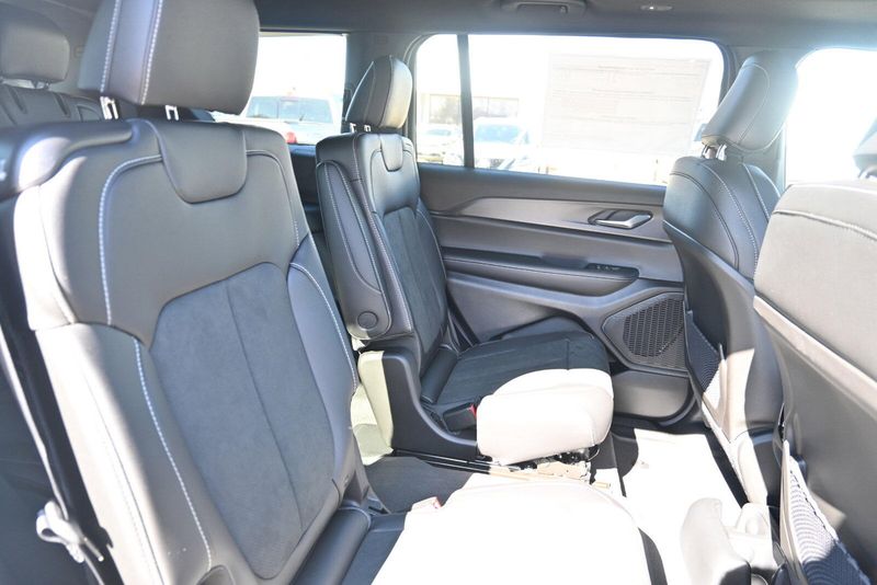 2025 Jeep Grand Cherokee L Altitude XImage 14