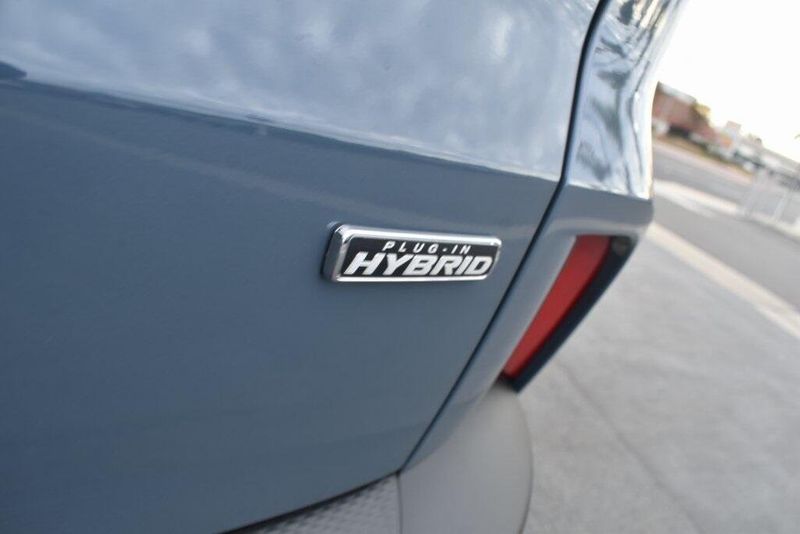 2025 Ford Escape Plug-In Hybrid BaseImage 5