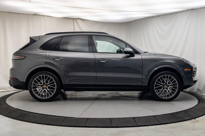 2021 Porsche Cayenne BaseImage 6