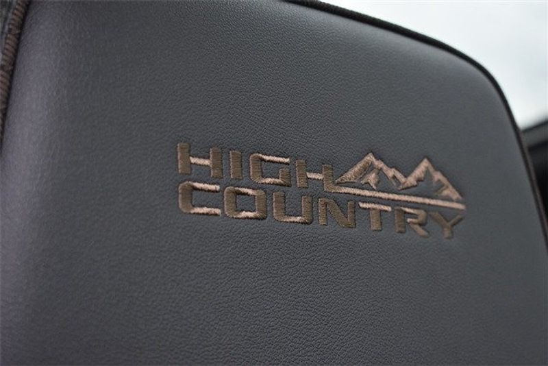 2024 Chevrolet Suburban High CountryImage 19