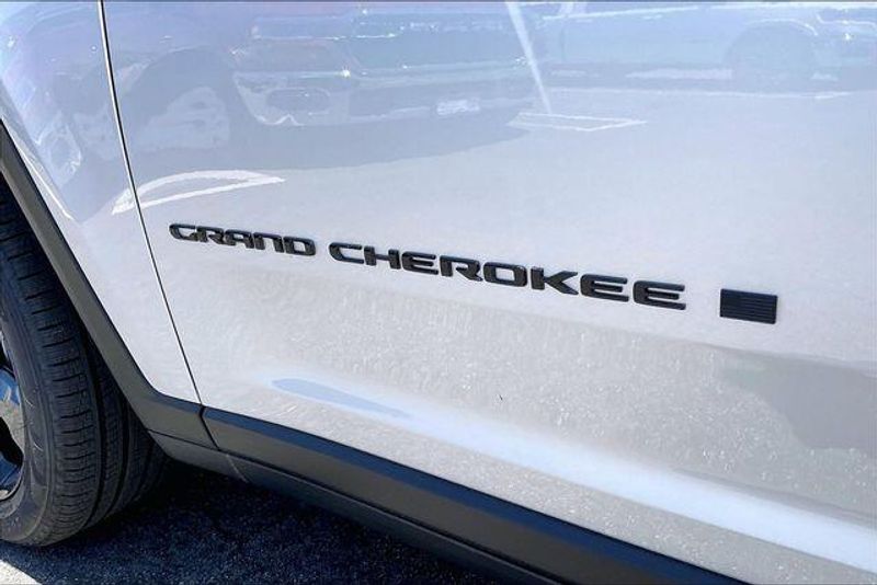 New 2026 Jeep Grand Cherokee Limited 4x2Image 13