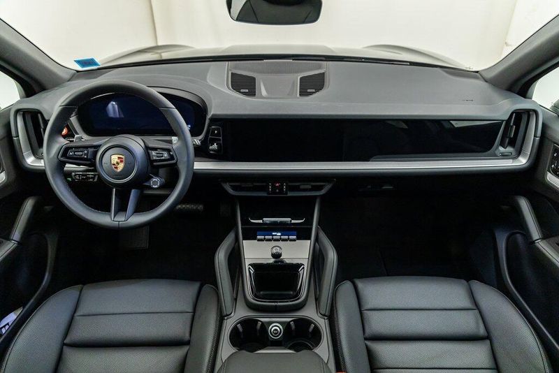 2024 Porsche Cayenne BaseImage 33