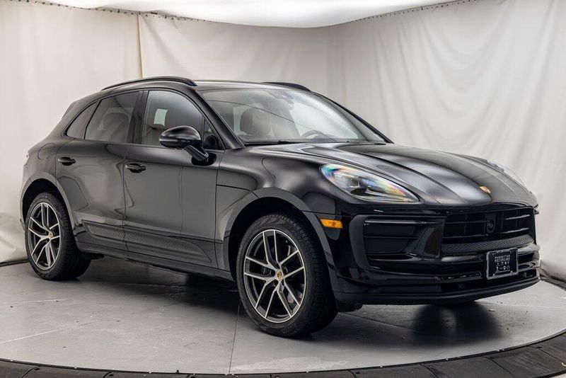 2023 Porsche Macan TImage 7