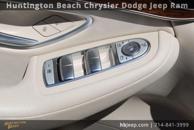 2022 Mercedes-Benz GLC 300Image 10