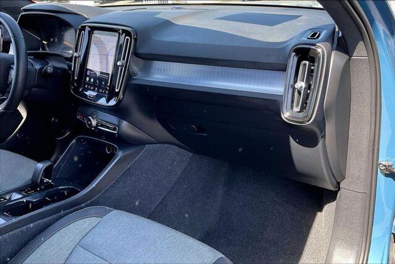 Used 2024 Volvo XC40 B5 CoreImage 15