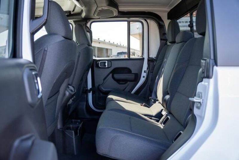 New 2025 Jeep Gladiator WillysImage 14