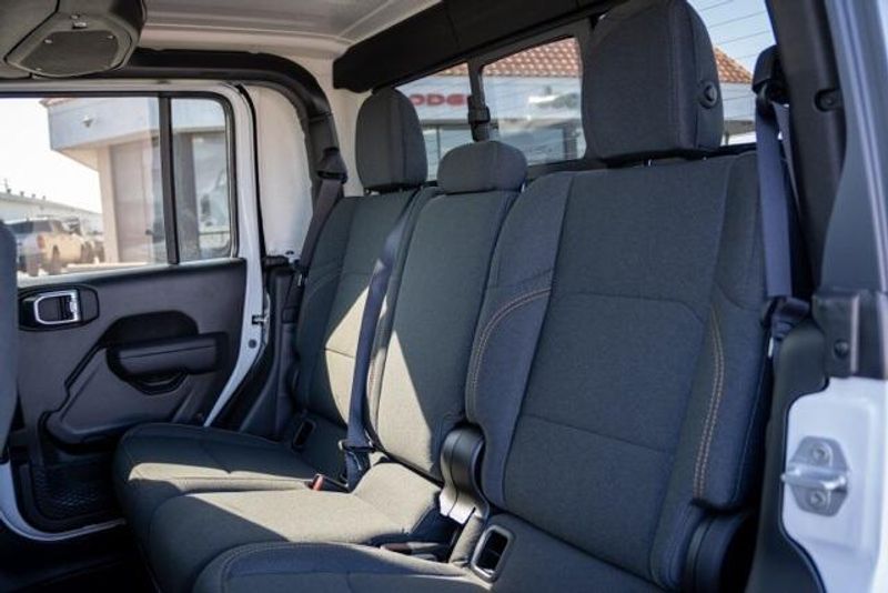 New 2025 Jeep Gladiator WillysImage 15