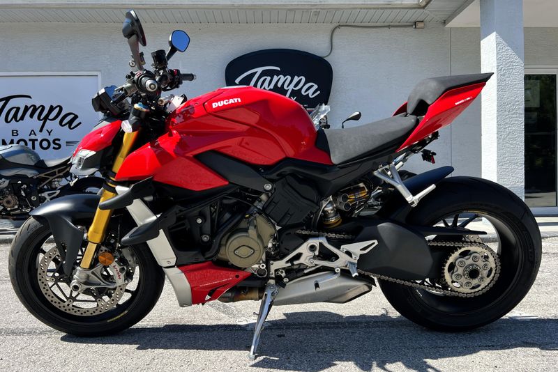 2022 Ducati Streetfighter V4 S 