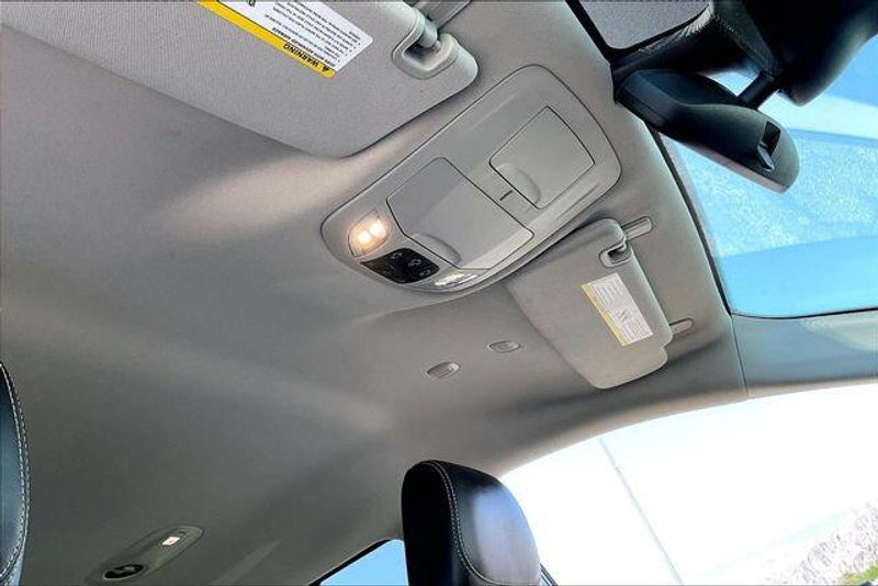Used 2023 Chrysler Pacifica Touring LImage 29
