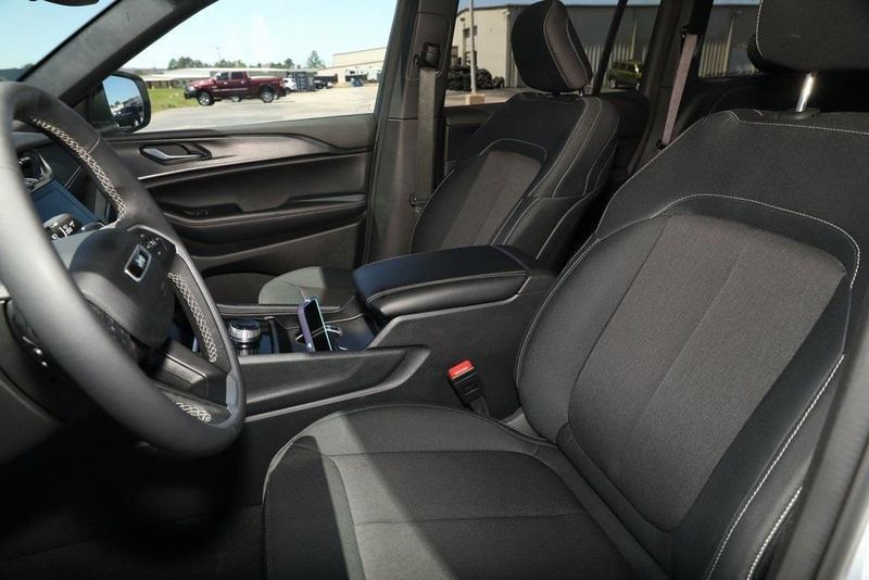 2024 Jeep Grand Cherokee LaredoImage 17