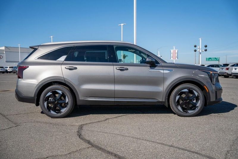 New 2026 Kia Sorento Hybrid EXImage 9