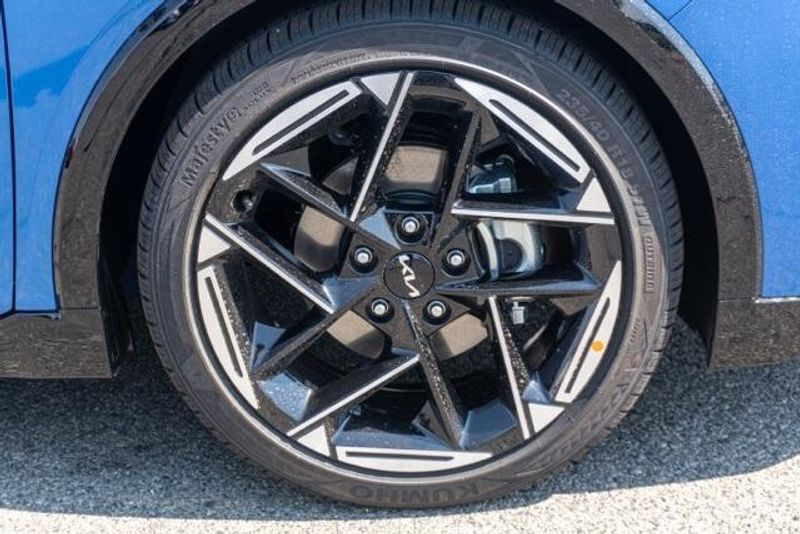 New 2025 Kia K4 GT-LineImage 9
