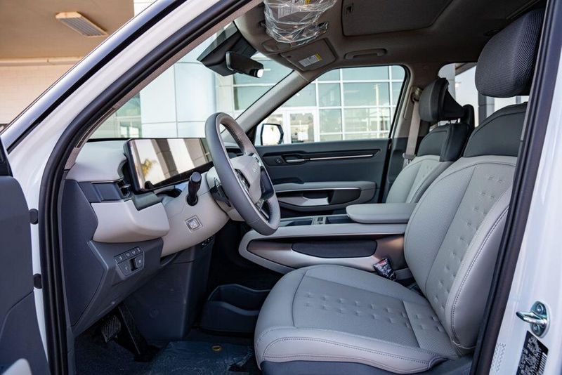 New 2026 Kia EV9 WindImage 11