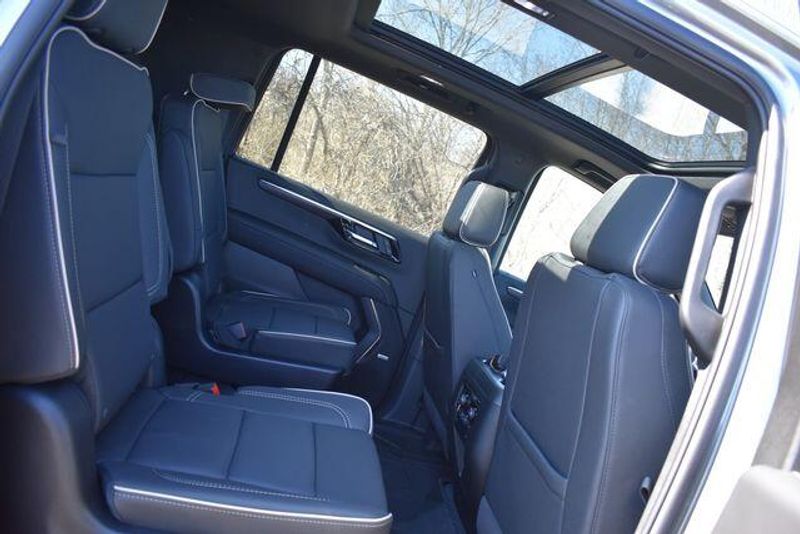 New 2026 Chevrolet Suburban PremierImage 20