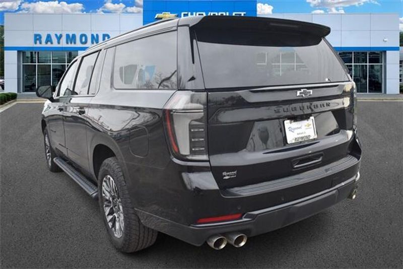 2025 Chevrolet Suburban Z71Image 5