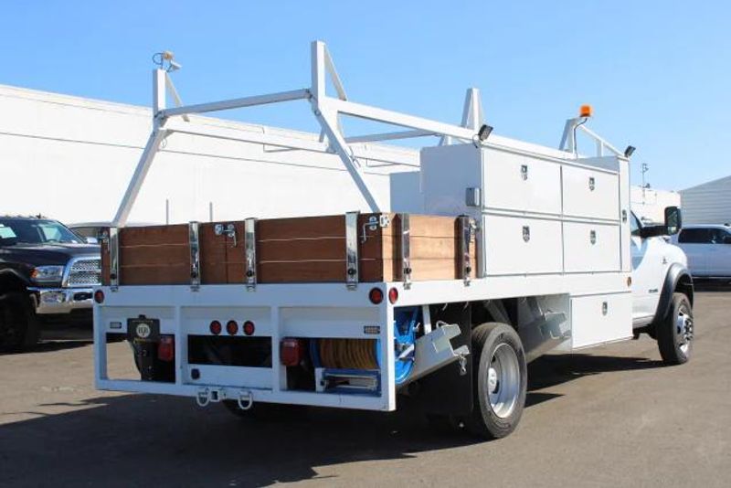 2022 RAM 5500 Chassis Tradesman Regular Cab Belco BodyImage 5