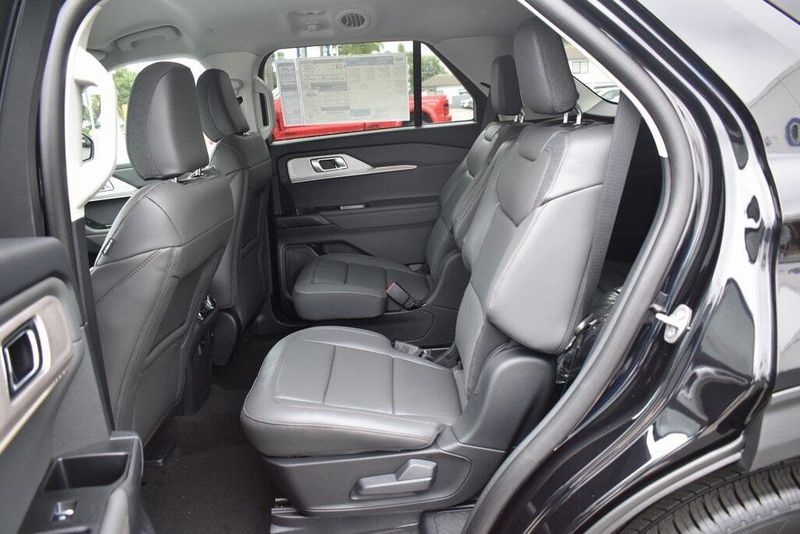 New 2025 Ford Explorer ActiveImage 9