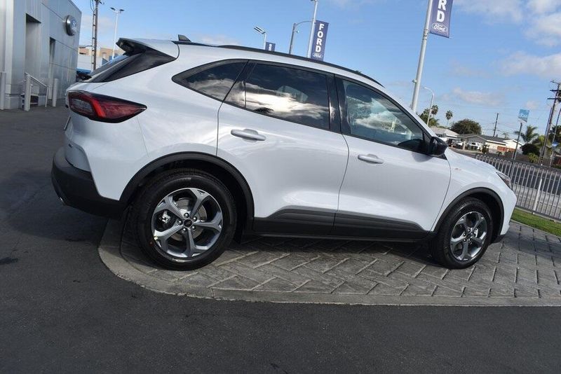 New 2025 Ford Escape ST-LineImage 2