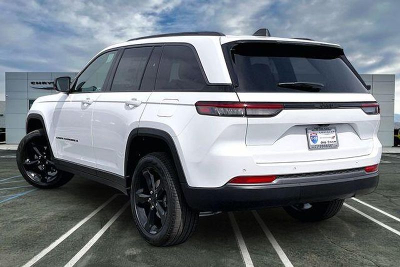 New 2026 Jeep Grand Cherokee Limited 4x2Image 2