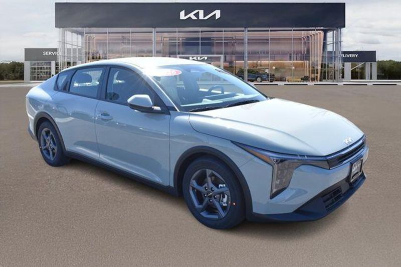 New 2026 Kia K4 LXSImage 1