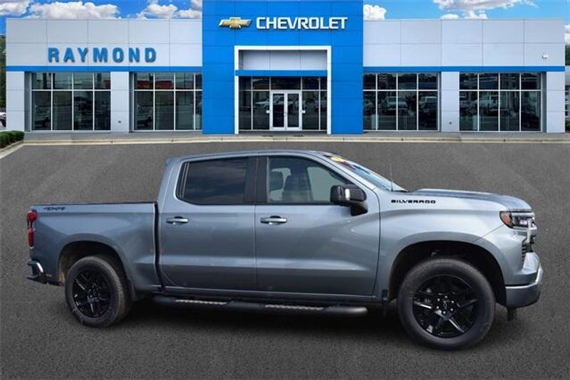 2025 Chevrolet Silverado 1500 RSTImage 2