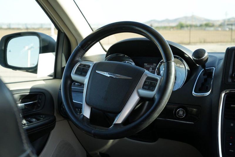 Used 2012 Chrysler Town & Country LimitedImage 20