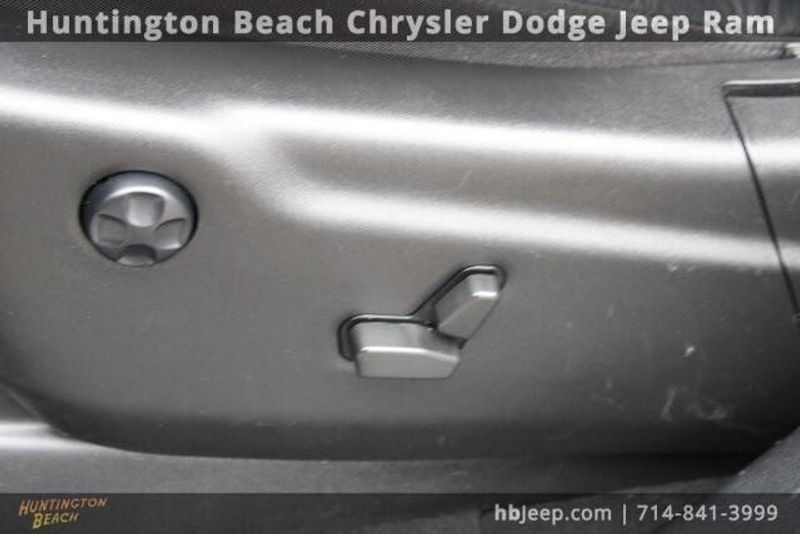 2021 Jeep Grand Cherokee Laredo XImage 37