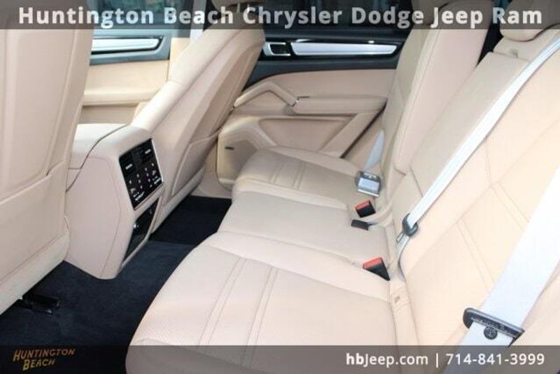 2022 Porsche Cayenne Platinum EditionImage 35