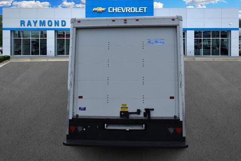 New 2025 Chevrolet Express 3500 Work VanImage 5