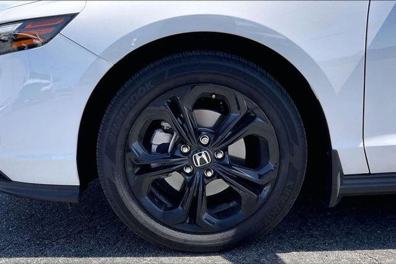 Used 2025 Honda Accord Sedan SEImage 8