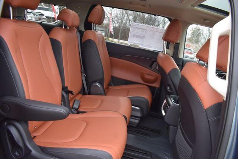 New 2026 Kia Carnival Hybrid SXImage 17