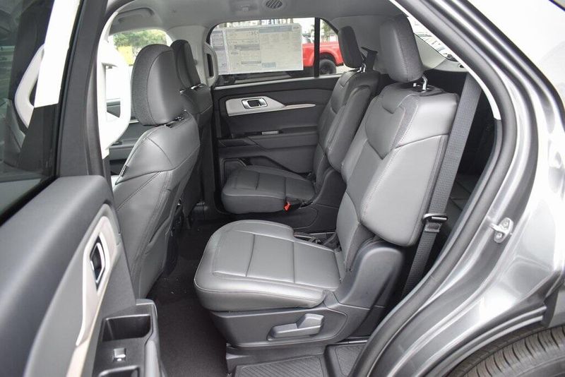New 2025 Ford Explorer ActiveImage 9
