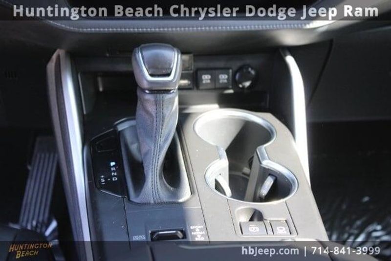 2021 Toyota Highlander Hybrid XLEImage 17