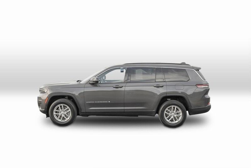 2024 Jeep Grand Cherokee L LaredoImage 2