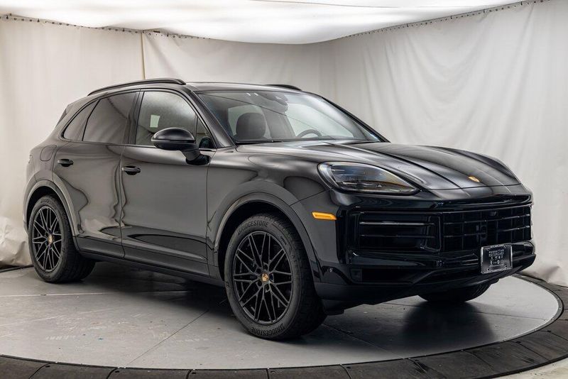 2024 Porsche Cayenne BaseImage 7