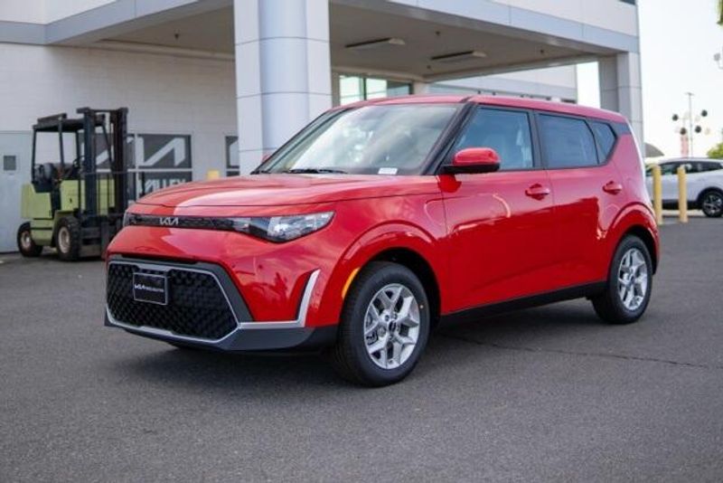 2025 Kia Soul LXImage 4