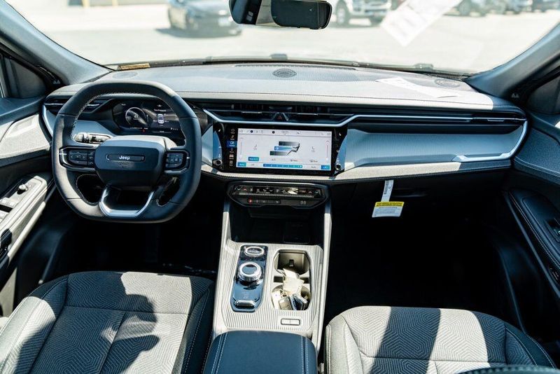 New 2026 Jeep Cherokee LaredoImage 17