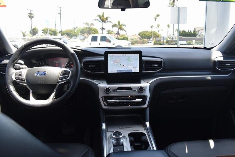 Used 2022 Ford Explorer XLTImage 11