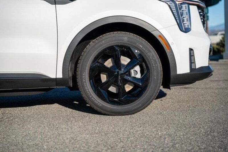 New 2026 Kia Sorento Plug-In Hybrid EXImage 9