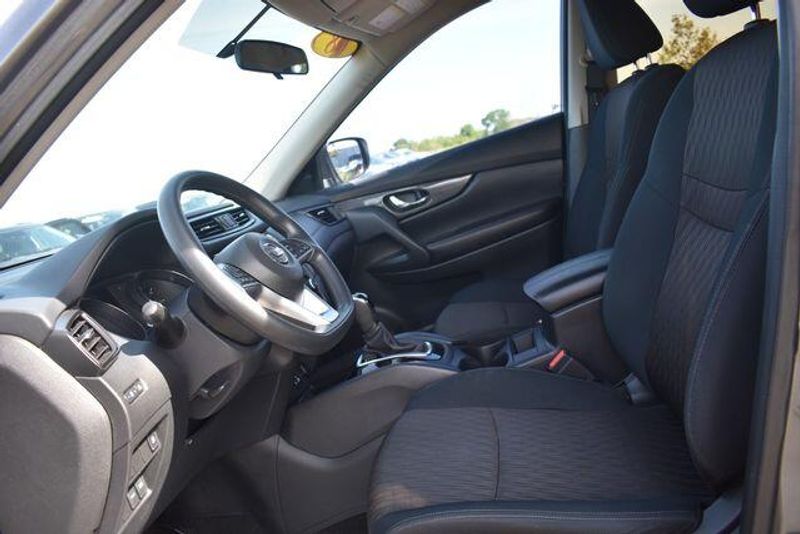 Used 2018 Nissan Rogue SImage 19