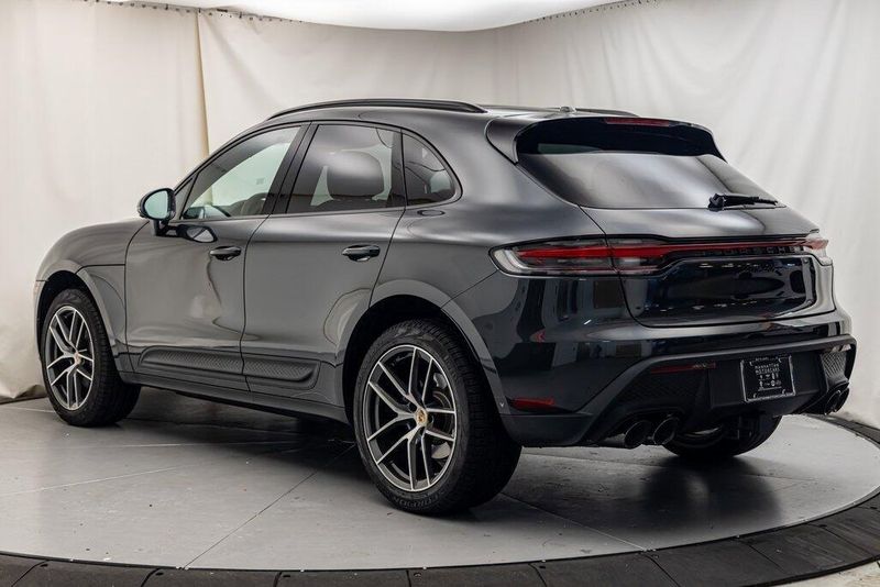 2024 Porsche Macan BaseImage 3